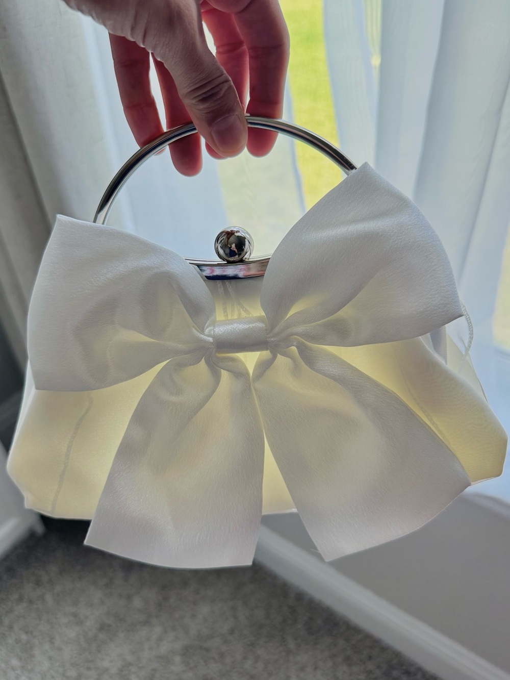 Elegant White Bow Evening Handbag